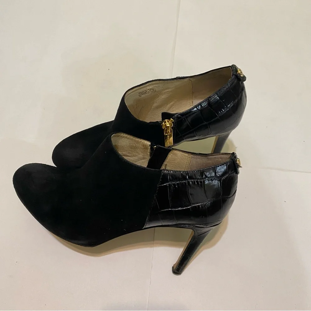Michaels Koran  Black Suede Ankle Booties with Gold Zipper